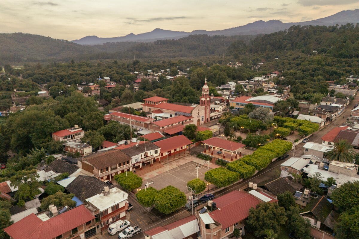 Plaza principal de San Ángel Zurumupacio, Michoacán, México