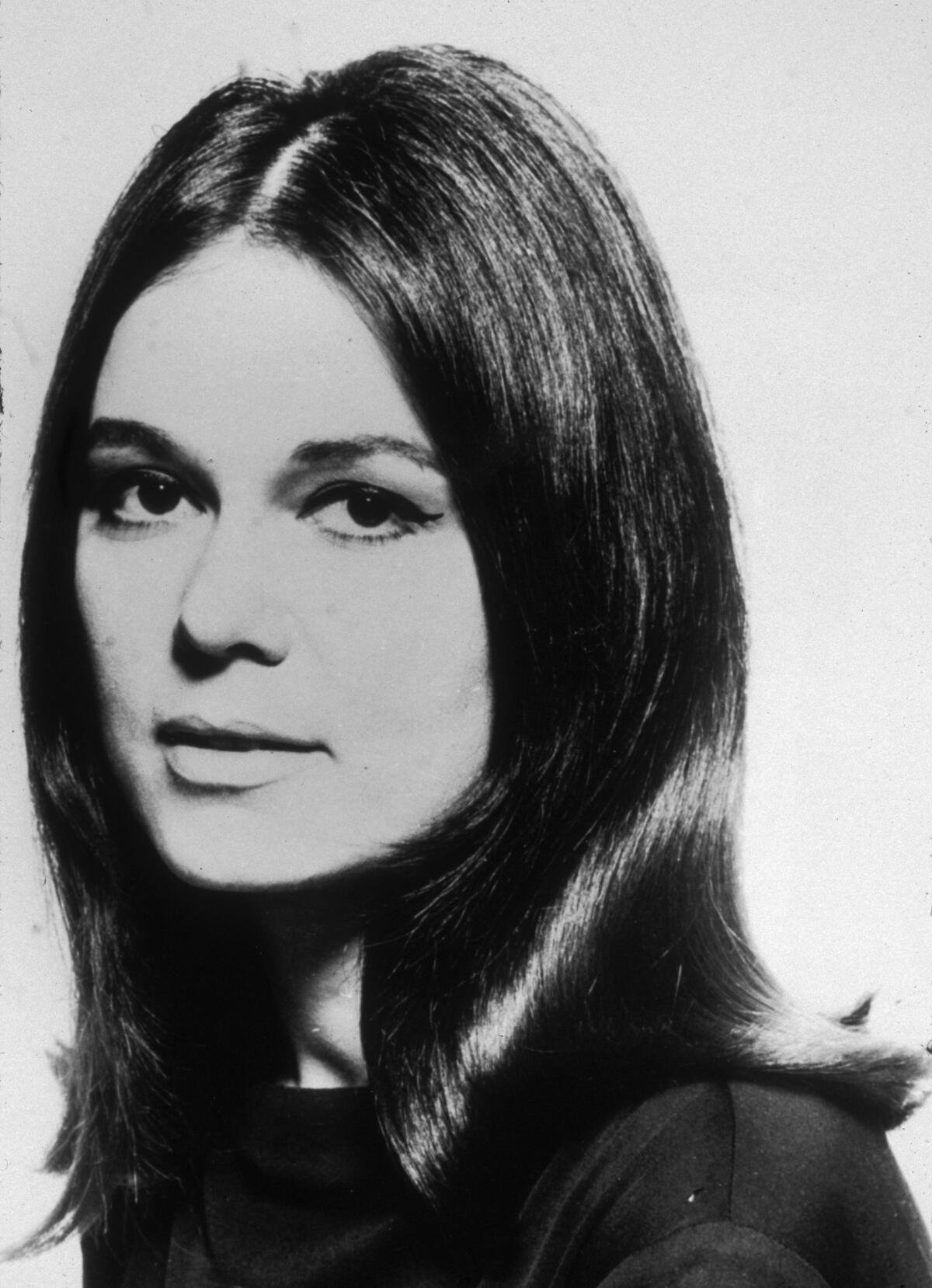 Gloria Steinem, escritora feminista estadounidense, alrededor de 1960