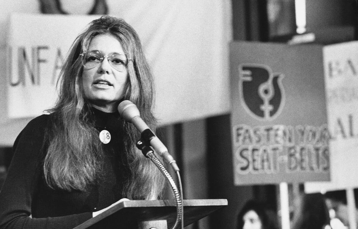 Gloria Steinem en un mitin frente a las Naciones Unidas en la ciudad de Nueva York en 1978.