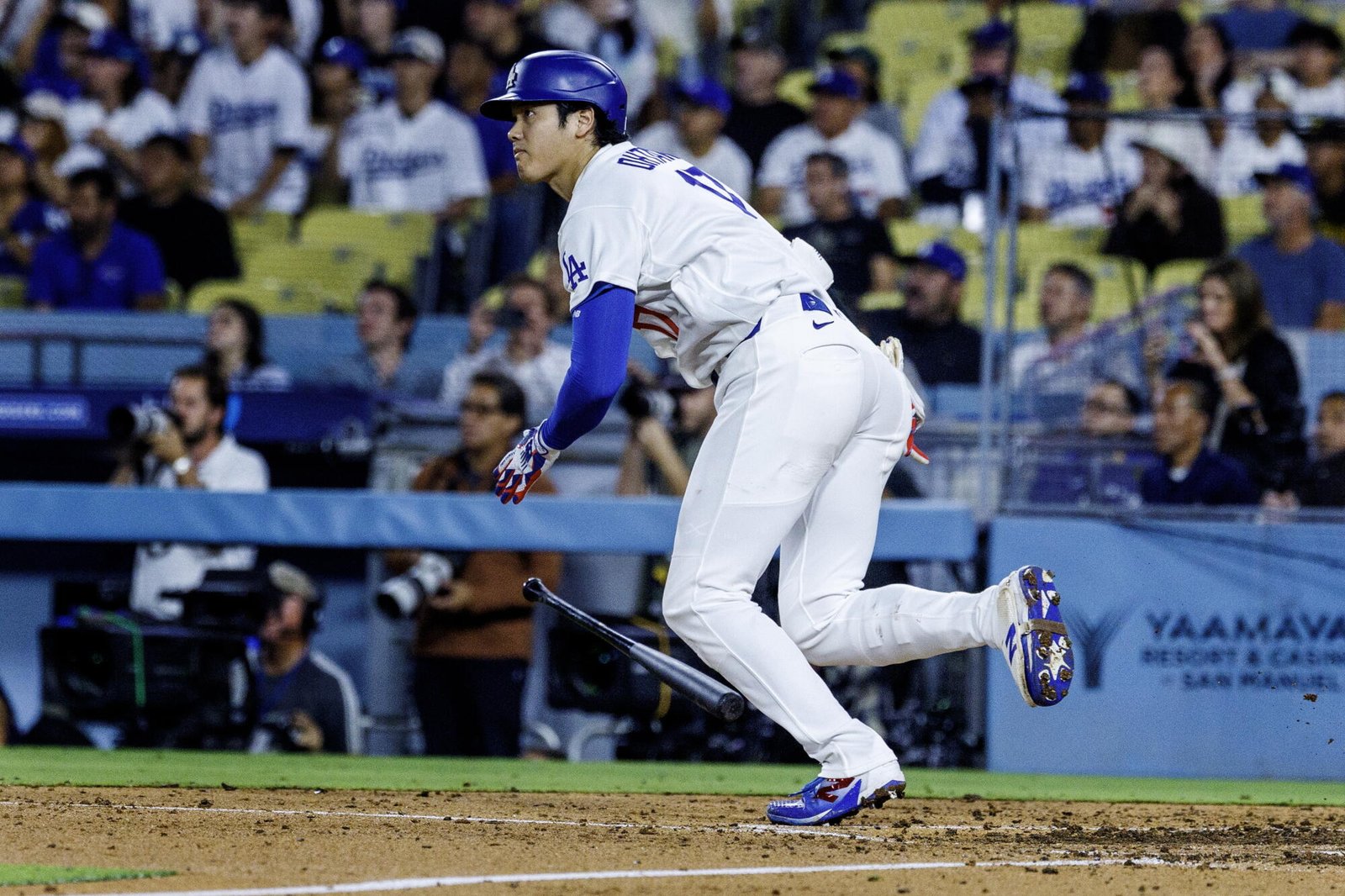 Shohei Ohtani conectó un doble en la novena entrada para los Dodgers contra los Padres el jueves.
