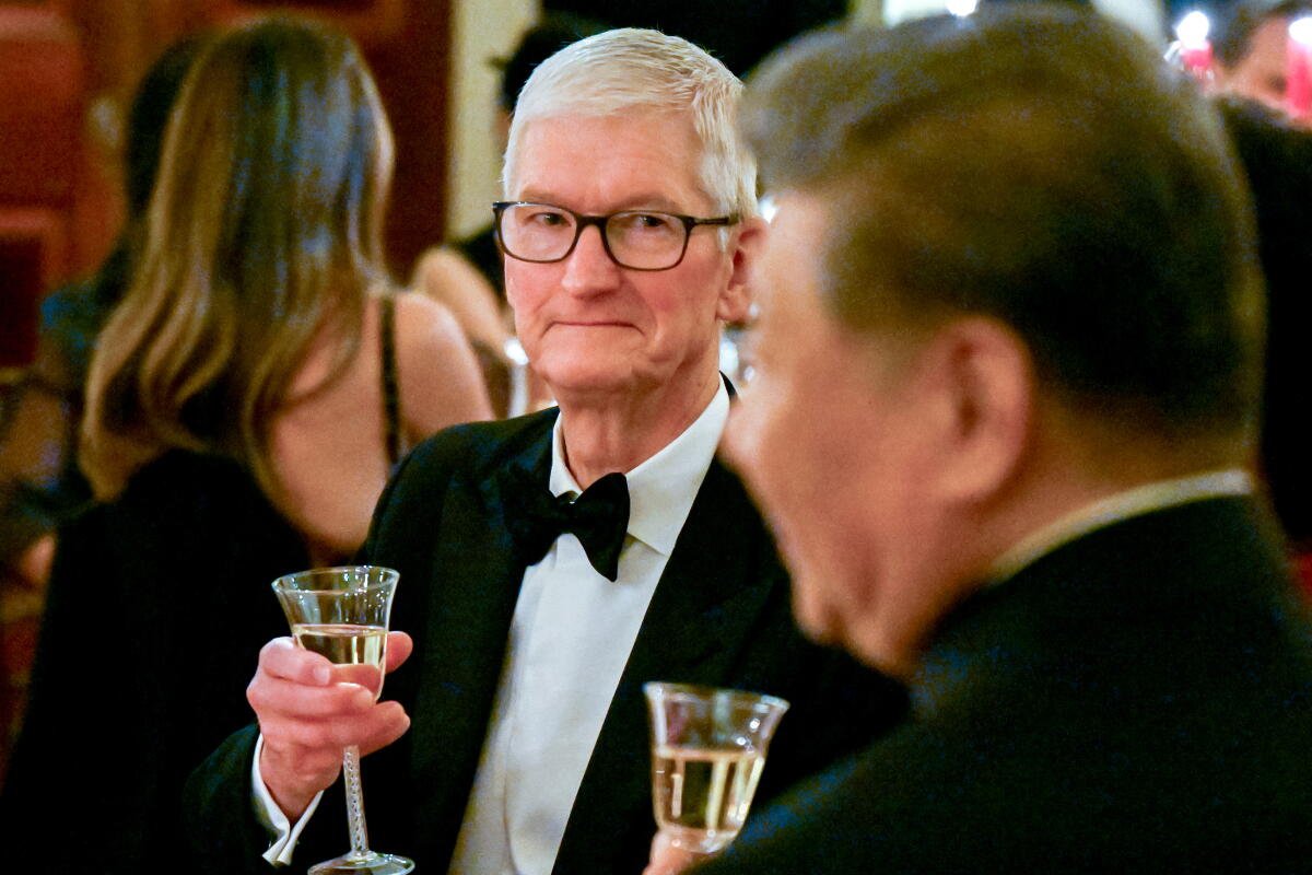 El presidente ejecutivo de Apple Inc., Tim Cook, durante una cena de estado.
