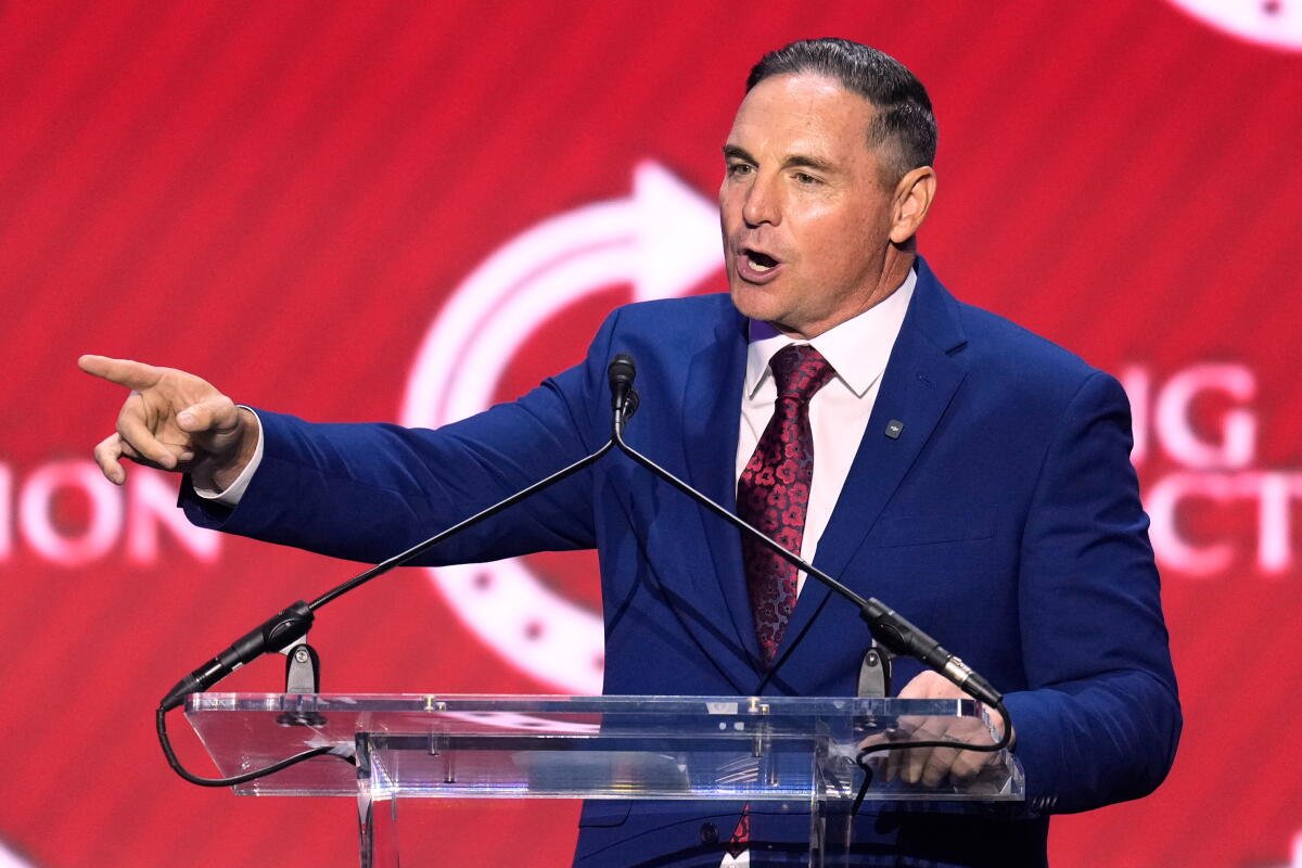 Jay Feely, ex futbolista profesional que apareció en abril, es el candidato republicano para el primer distrito de Arizona.