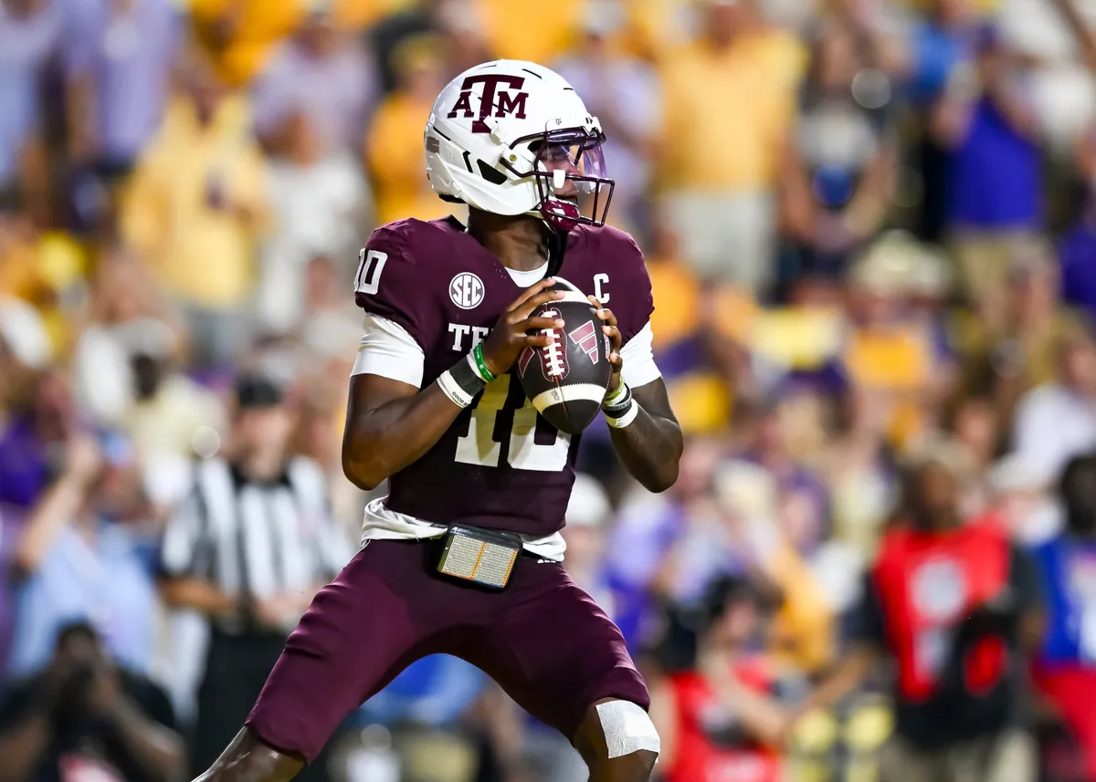 El mariscal de campo de los Aggies, Marcell Reed 10, los LSU Tigers se enfrentan a los Texas A&M Aggies. 19 de septiembre de 2026; Baton Rouge, Luisiana, EE.UU.; en el Estadio del Tigre.