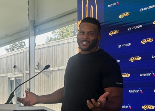 Aaron Donald no dirá si jugará en el primer partido de los Rams contra los 49ers