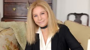 Barbra Streisand recibió el premio Mujeres en Liderazgo de la jueza Ruth Bader Ginsburg el 1 de julio de 2023 en Malibú, California. (Fuente de la imagen: Kevin Mazur/Getty Images)