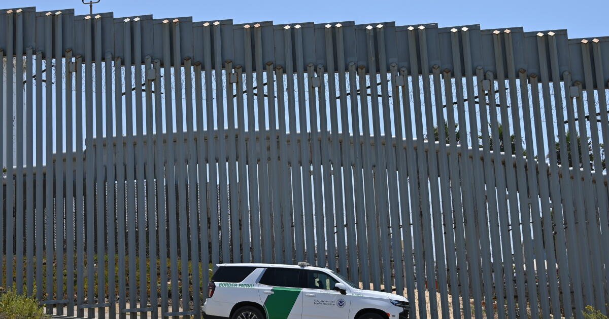 El impulso de Trump para lograr una inmigración cero y el túnel que lo desafía