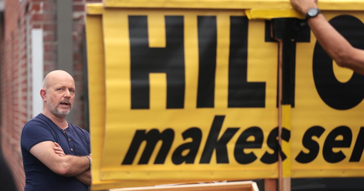 Hilton propone derogar el DMV y reducir las tarifas de registro de automóviles si es elegido gobernador