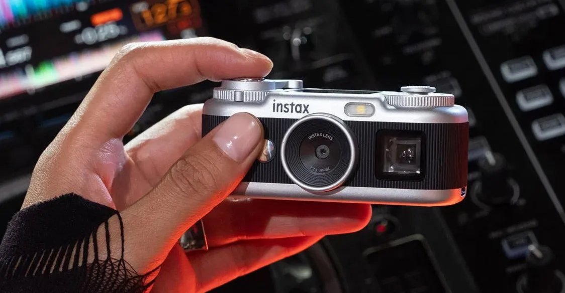 La Instax Pal 2 de Fujifilm es una pequeña cámara digital que puede que no decepcione