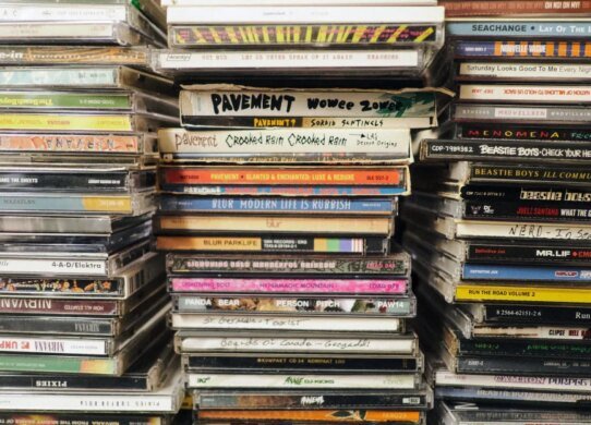 Las ventas de CD están en auge a medida que continúa el resurgimiento de los medios físicos