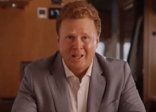 Spencer Pratt llama a la alcaldesa Karen Bass mientras un incendio de 25 acres arde en Los Ángeles