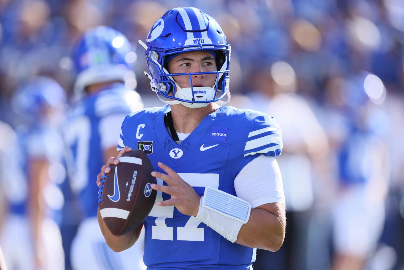 PROVO, UTAH – 5 DE SEPTIEMBRE: Bear Bachmeier # 47 de los Brigham Young Cougars se calienta antes de su partido contra los Utah Tech Trailblazers en el estadio Lovell Edwards el 5 de septiembre de 2026 en Provo, Utah. (Foto de Chris Gardner/Getty Images)