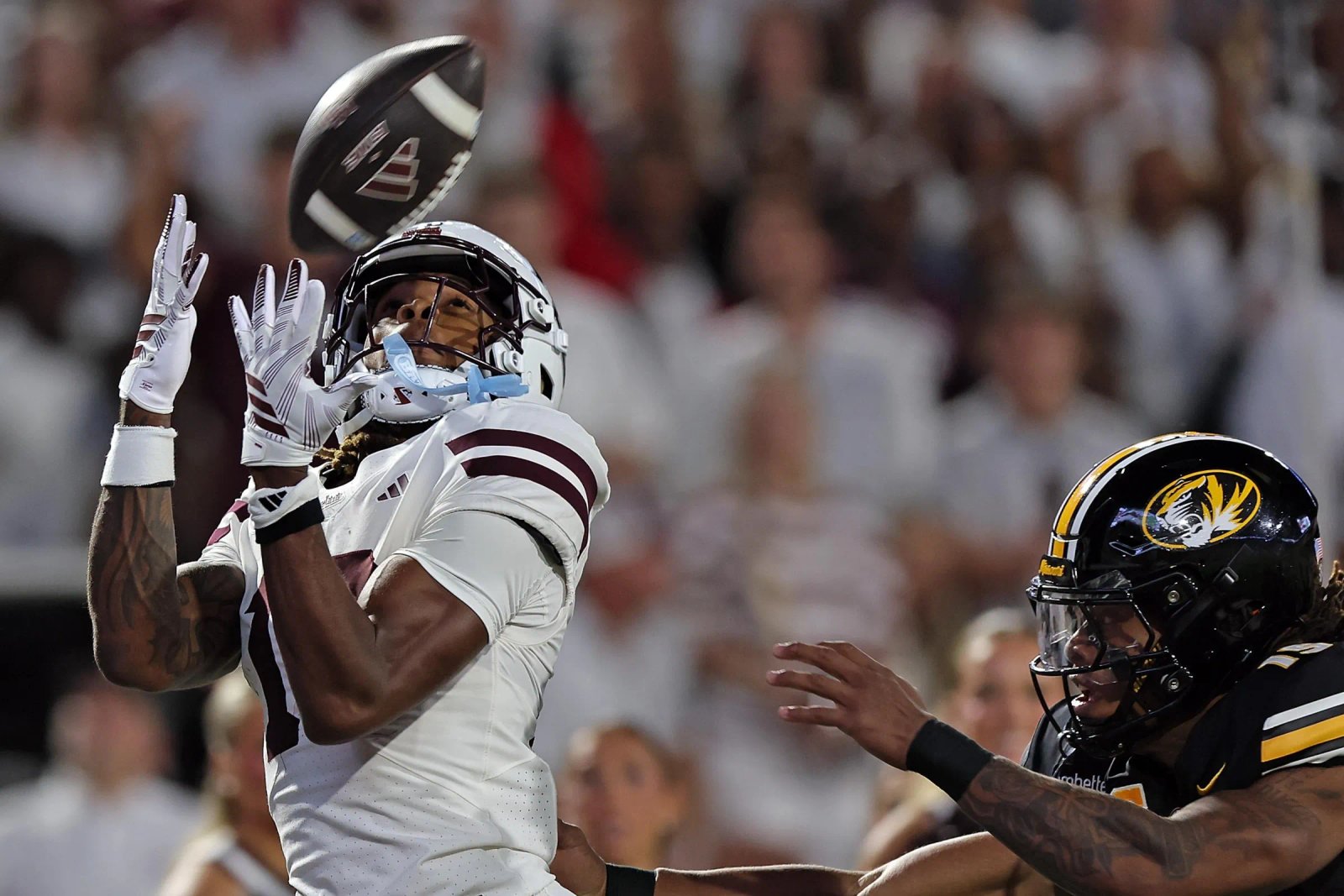 STARKVILLE, MISSISSIPPI – 26 DE SEPTIEMBRE: Sanfrisco Magee # 13 de los Bulldogs del estado de Mississippi atrapa un pase para un touchdown durante la primera mitad contra los Tigres de Missouri en el estadio Davis Wade el 26 de septiembre de 2026 en Starkville, Mississippi. (Foto de Justin Ford/Getty Images)