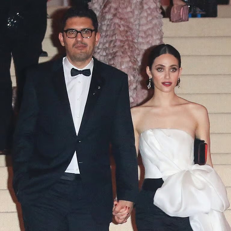 Sam Esmail y Emmy Rossum