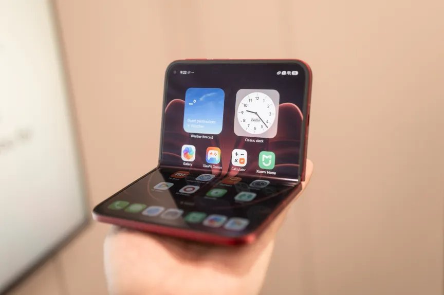 Imagen de la pantalla del teléfono plegable