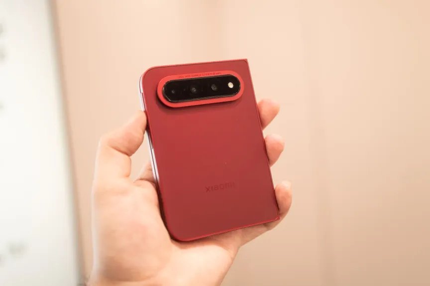 Imagen de teléfono plegable cerrado.