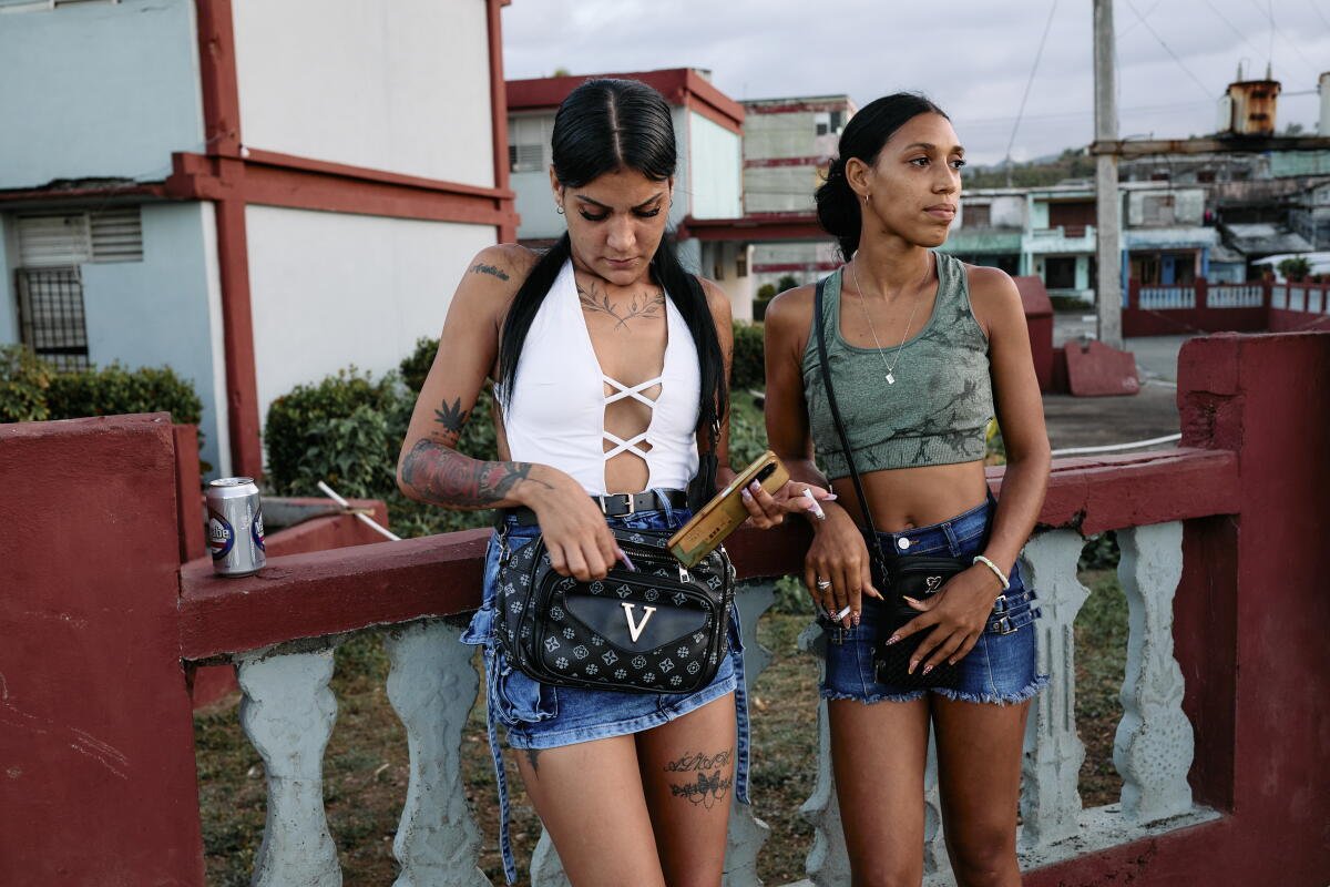 las mujeres se reúnen 