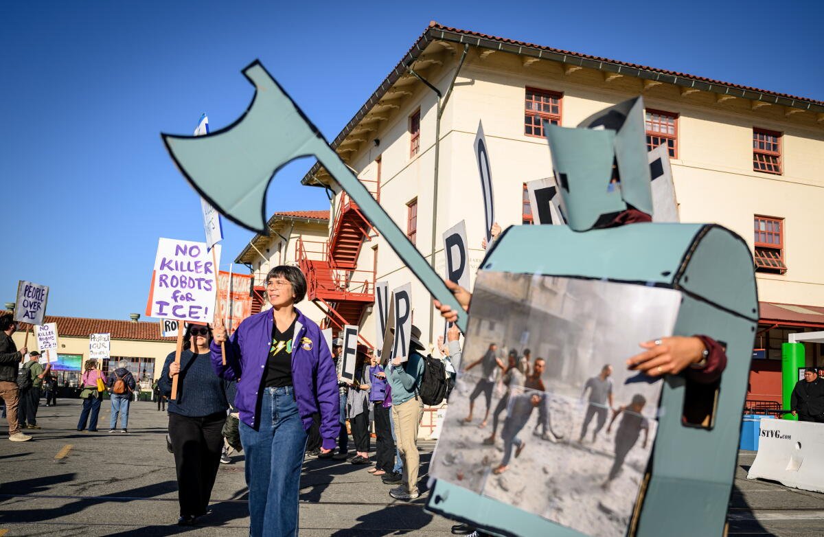 Manifestantes de IA se reúnen frente a la conferencia OpenAI DevDay 2026 en San Francisco el 29 de septiembre de 2026. 