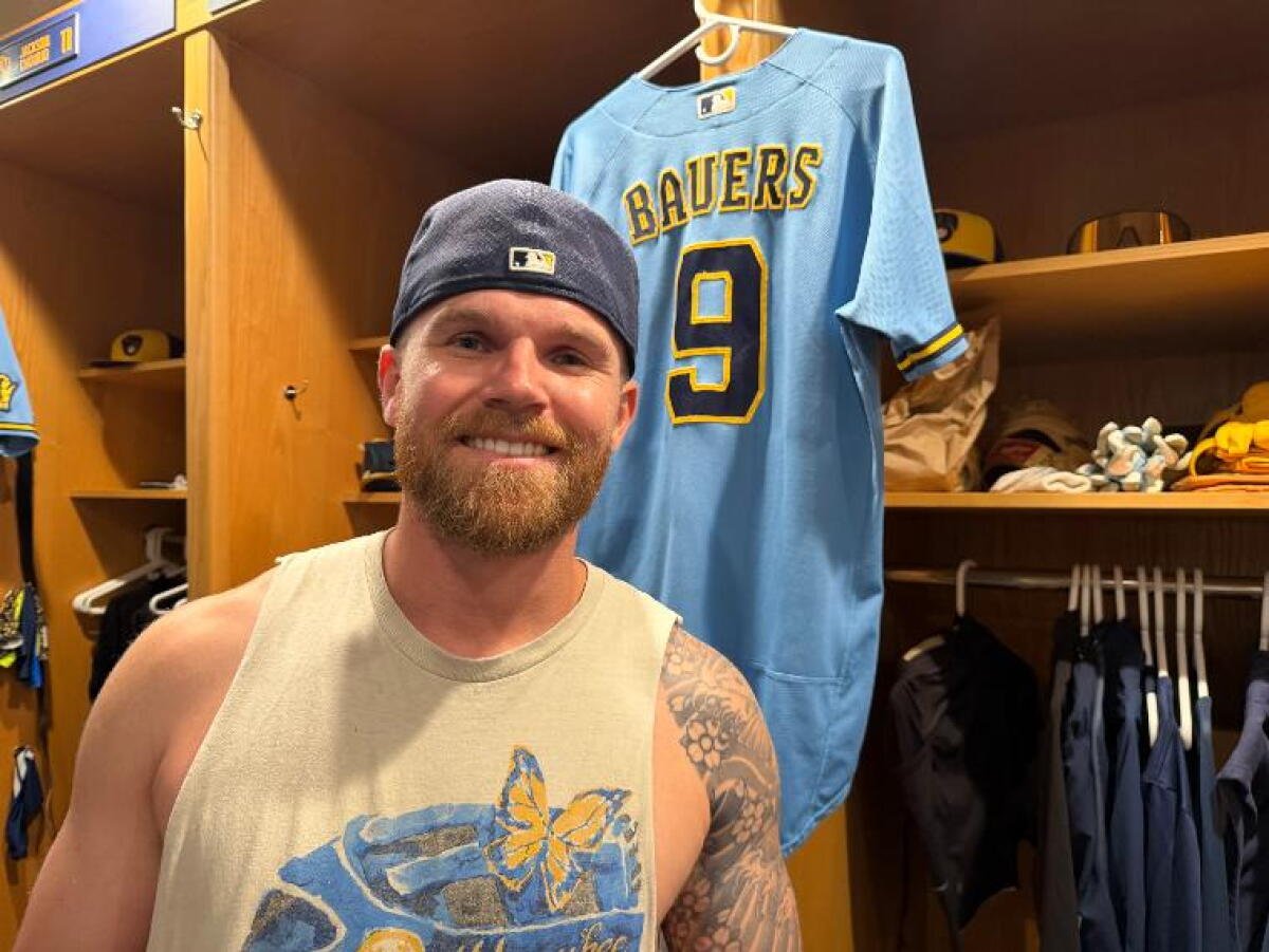 El ex primera base de los Marineros, Jake Bowers, tiene 21 jonrones para los Cerveceros de Milwaukee.