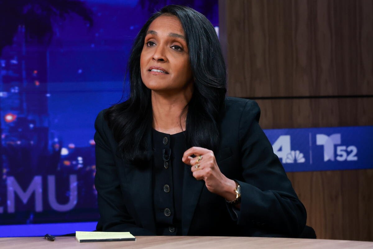 Nithya Raman, concejal de la ciudad, durante el debate