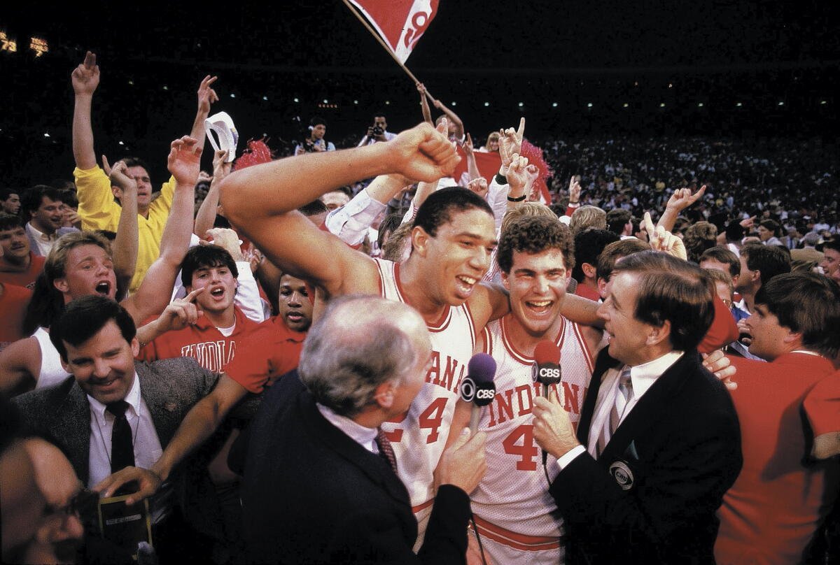 Darryl Thomas (24) y Joe Hillman (44) de Indiana.