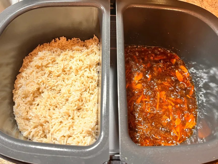 Salsa de arroz y costillas en multicocina