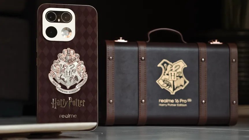 Teléfono Realme 16 Pro 5G Harry Potter Edition y su baúl.