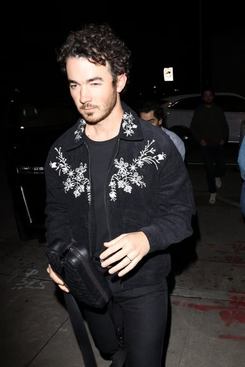 Kevin y Joe Jonas salen a cenar al restaurante Craig's en West Hollywood, CA.