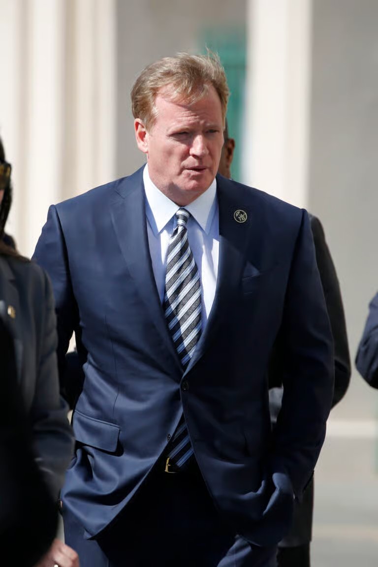 Roger Goodell asiste al funeral del propietario de los Saints