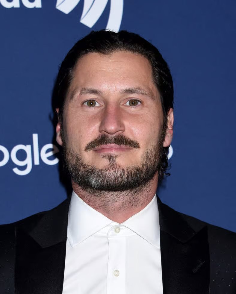 Val Chmerkovskiy en la 33ª edición anual de los GLAAD Media Awards