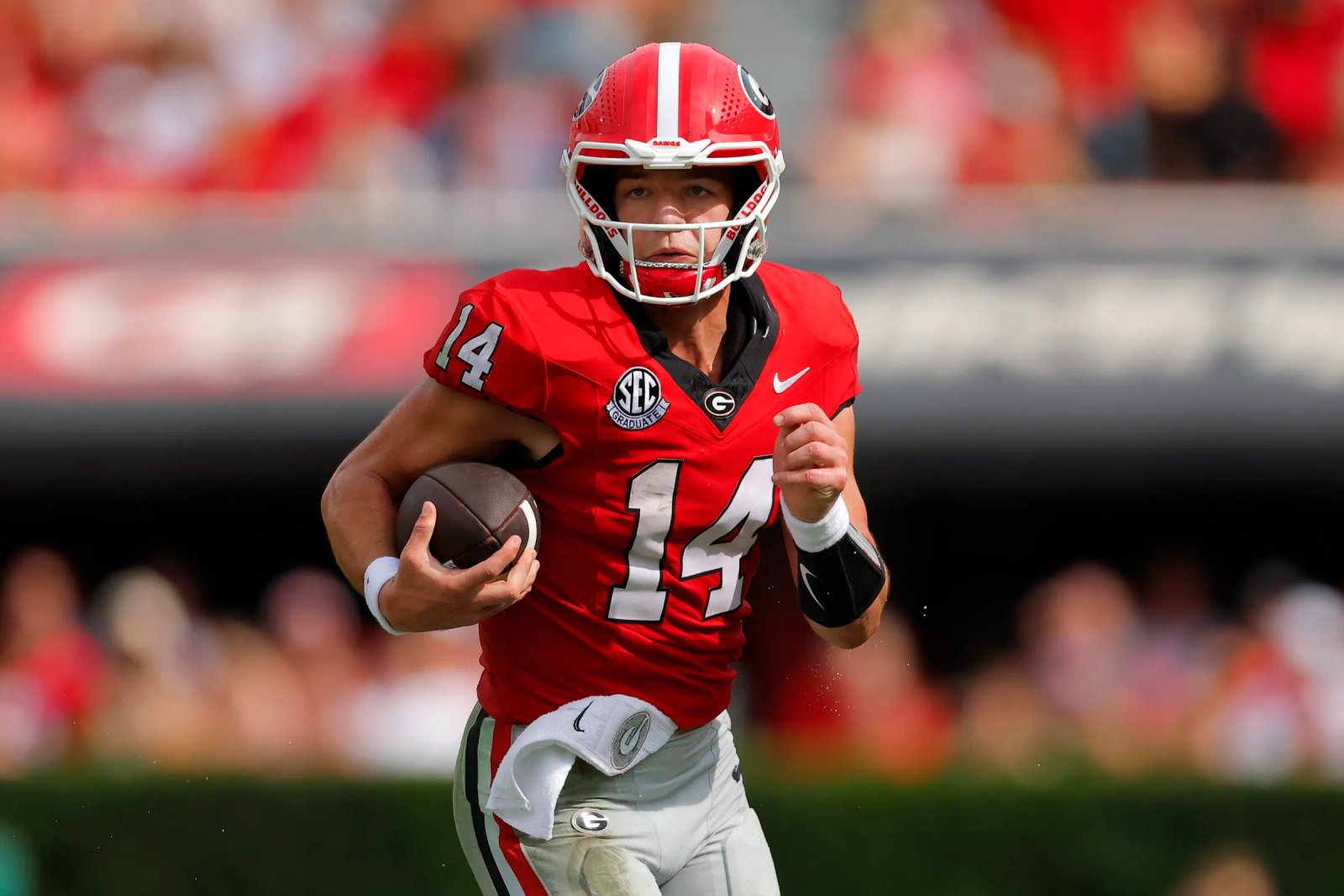 ATENAS, GEORGIA – 3 DE OCTUBRE: Gunner Stockton # 14 de los Georgia Bulldogs lucha en el último cuarto contra los Vanderbilt Commodores en el estadio Sanford el 3 de octubre de 2026 en Atenas, Georgia. (Foto de Todd Kirkland/Getty Images)
