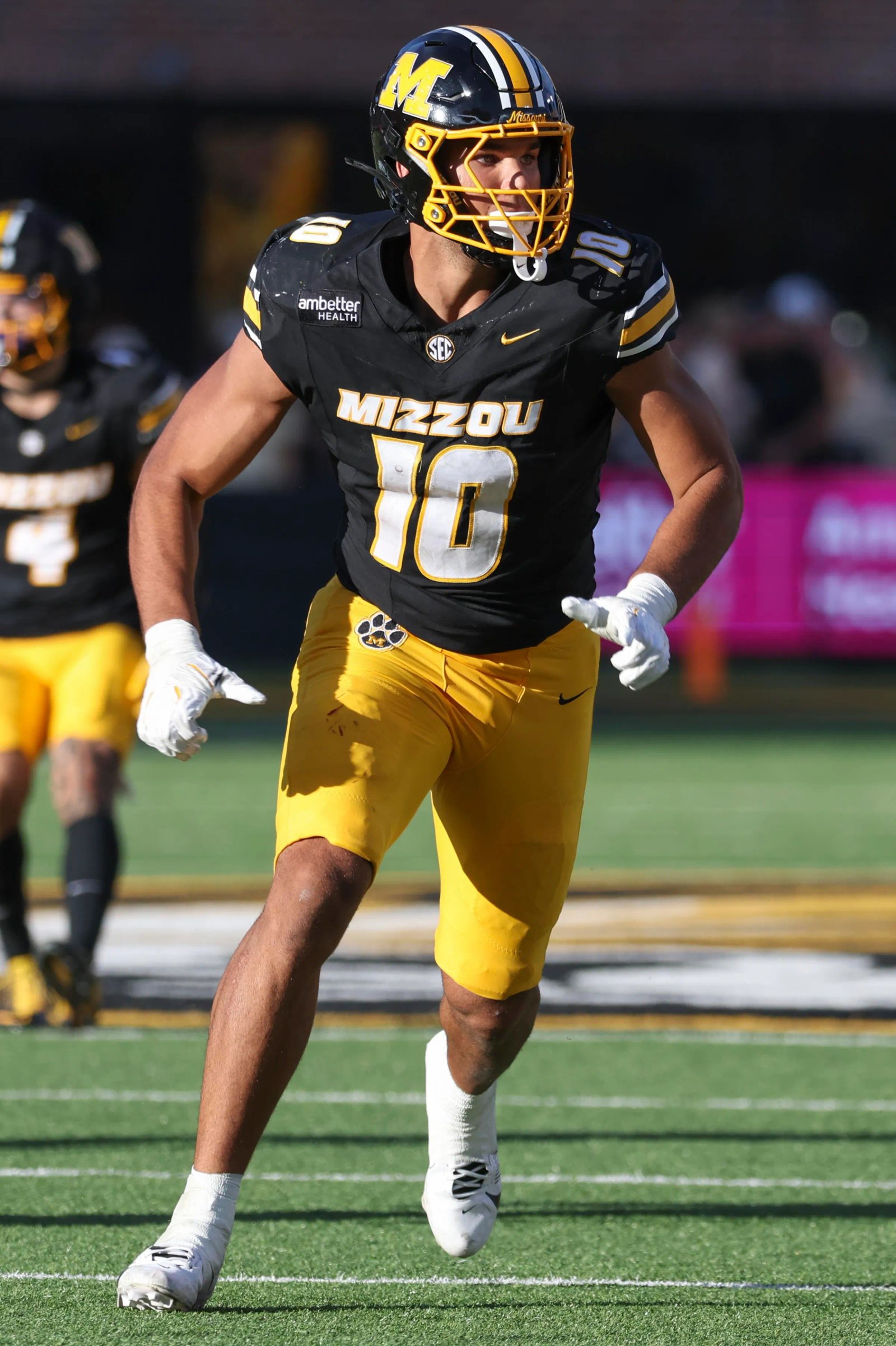 COLUMBIA, MO - 3 DE OCTUBRE: Dayden Hopkins # 10 corre en el tercer cuarto de un partido de fútbol de la SEC entre los Florida Gators y los Missouri Tigers el 3 de octubre de 2026 en el Memorial Stadium de Columbia. (Foto de Scott Winters/ICON Sportswear vía Getty Images)