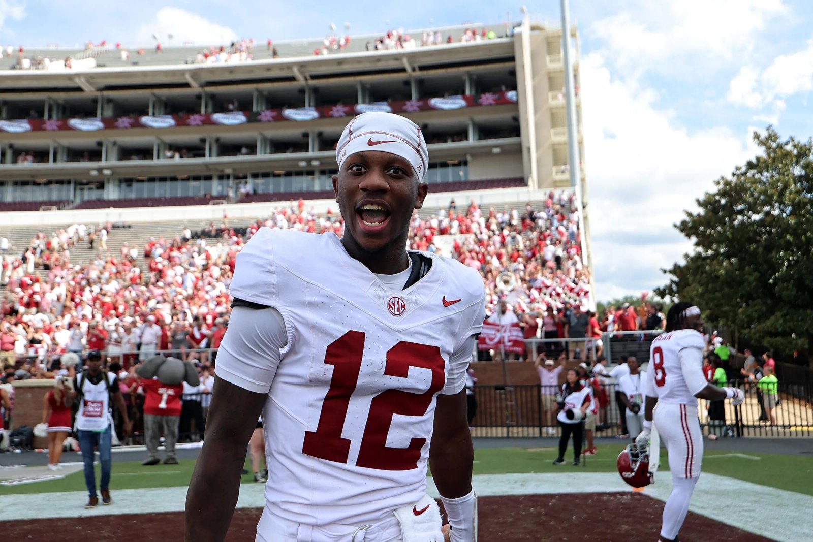 STARKVILLE, MISSISSIPPI - 3 DE OCTUBRE: Kylon Russell # 12 de Alabama Crimson Tide reacciona después del partido contra los Bulldogs del estado de Mississippi en el estadio Davis Wade el 3 de octubre de 2026 en Starkville, Mississippi. (Foto de Justin Ford/Getty Images)