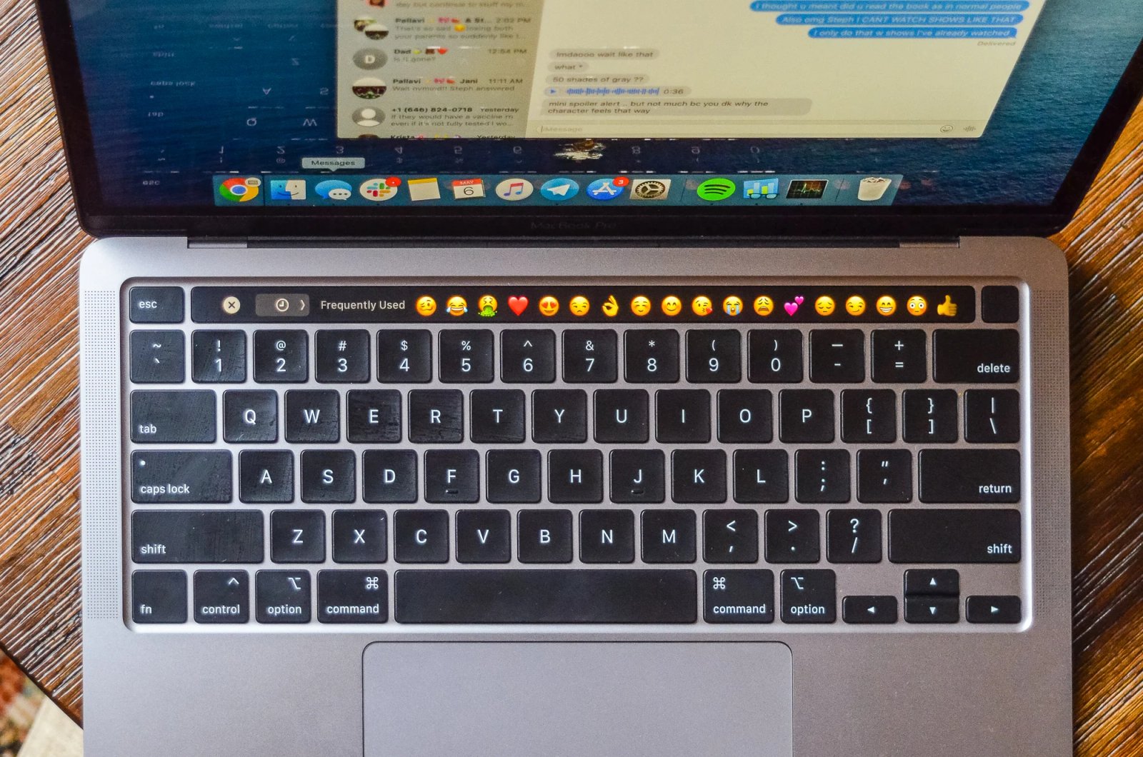 MacBook Pro con barra táctil