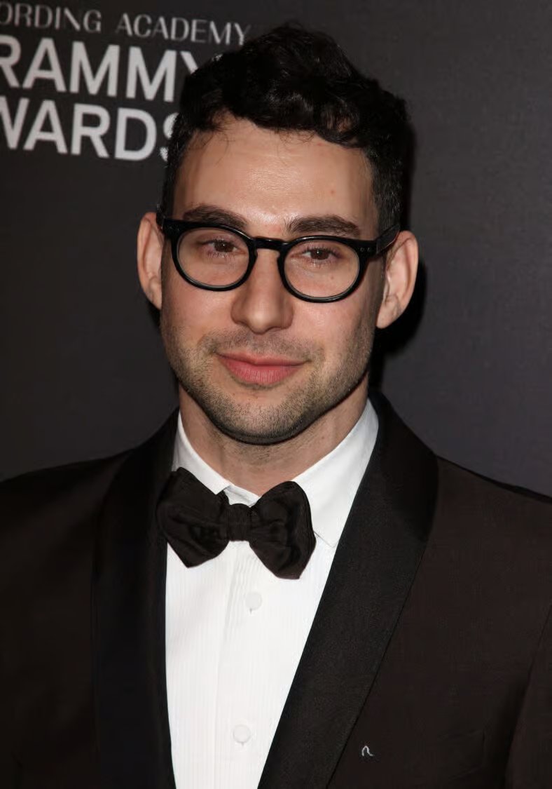 Jack Antonoff en la Academia de la Grabación y Clive Davis en la Gala Pre-Grammy 2019 en Los Ángeles