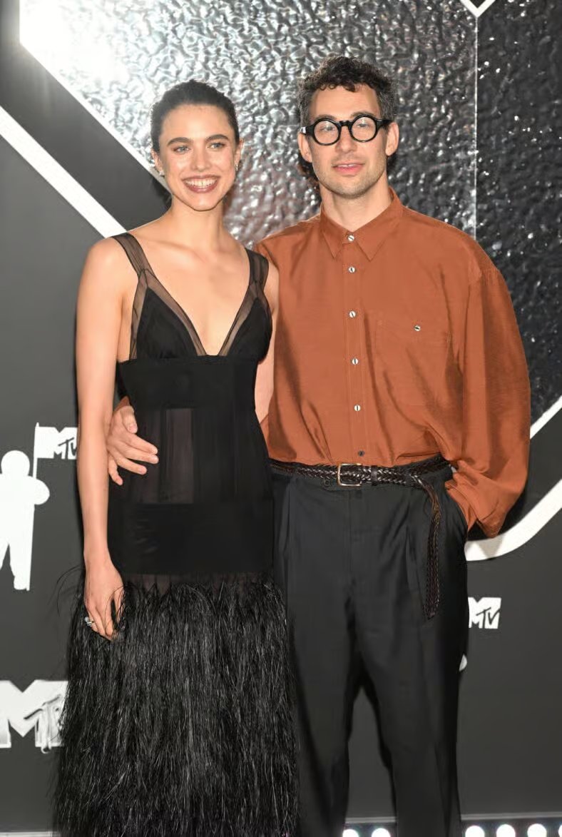 Jack Antonoff y Margaret Qualley en los MTV Video Music Awards 2024 - Llegadas